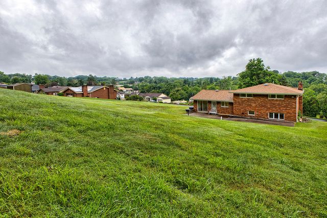 177 S Thompson Lane, Irwin, PA 15642
