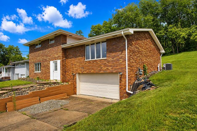 177 S Thompson Lane, Irwin, PA 15642