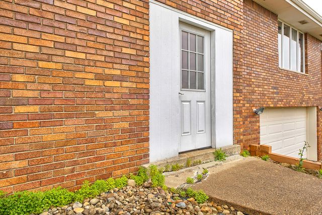 177 S Thompson Lane, Irwin, PA 15642
