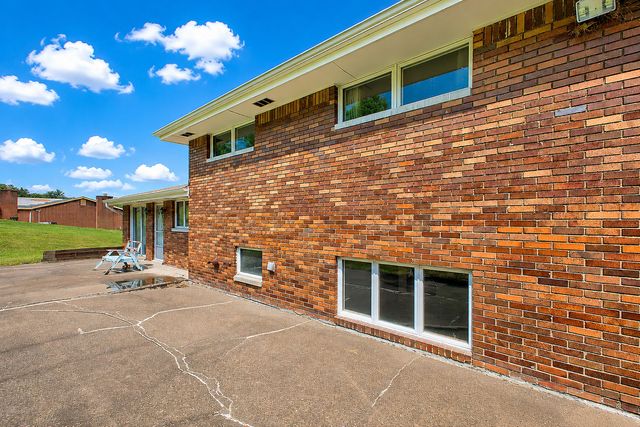 177 S Thompson Lane, Irwin, PA 15642