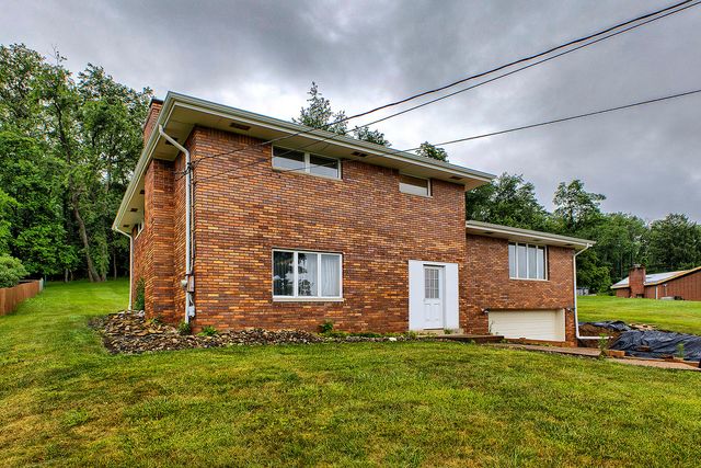 177 S Thompson Lane, Irwin, PA 15642