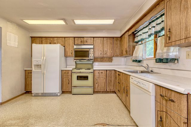 177 S Thompson Lane, Irwin, PA 15642