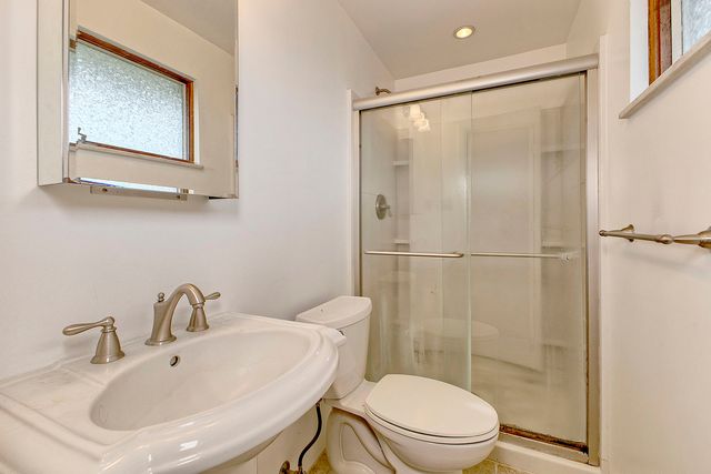177 S Thompson Lane, Irwin, PA 15642