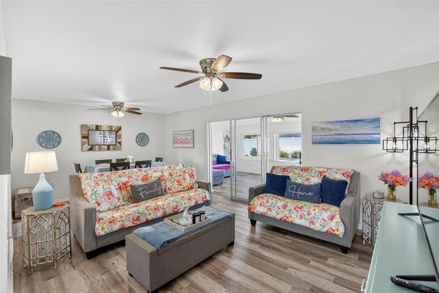 809 OAKMONT AVENUE, Sun City Center, FL 33573