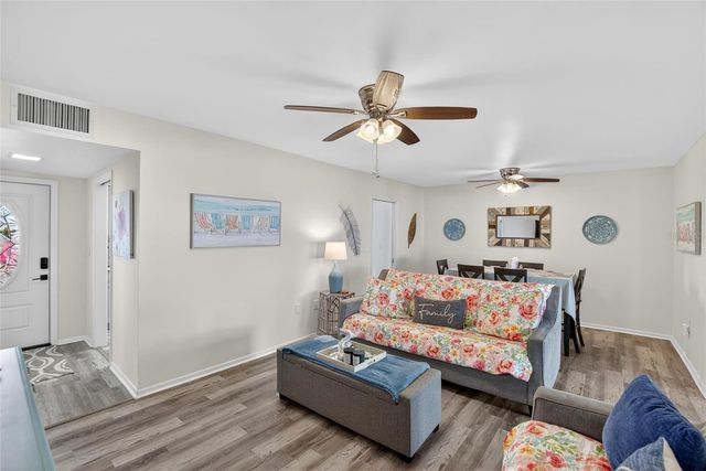 809 OAKMONT AVENUE, Sun City Center, FL 33573