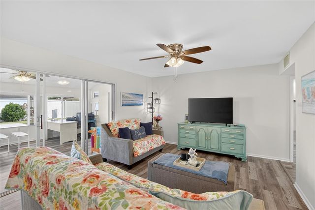 809 OAKMONT AVENUE, Sun City Center, FL 33573