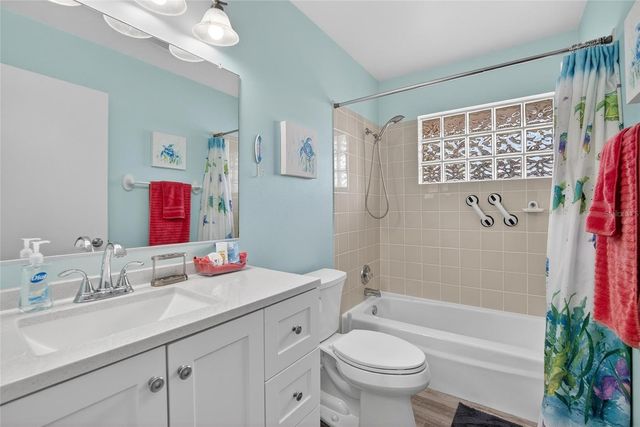 809 OAKMONT AVENUE, Sun City Center, FL 33573