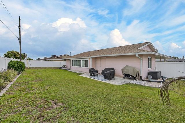 809 OAKMONT AVENUE, Sun City Center, FL 33573