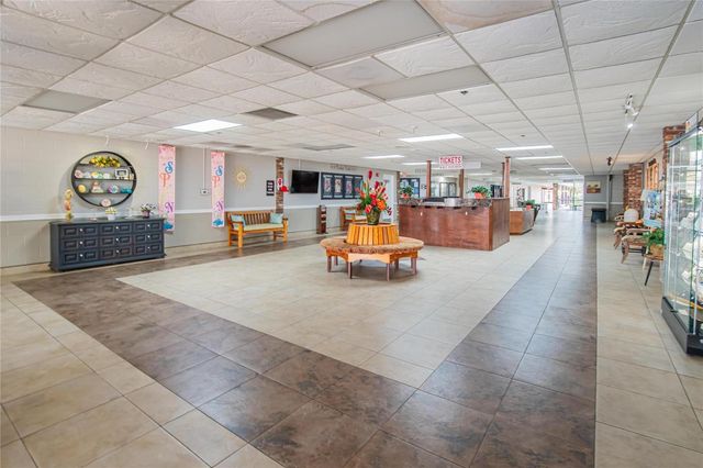 809 OAKMONT AVENUE, Sun City Center, FL 33573