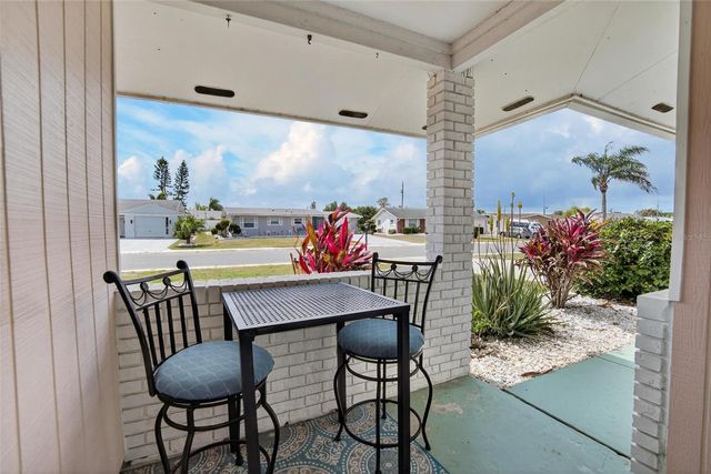 809 OAKMONT AVENUE, Sun City Center, FL 33573