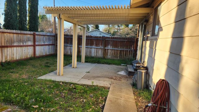 2786 Oak St, Anderson, CA 96077