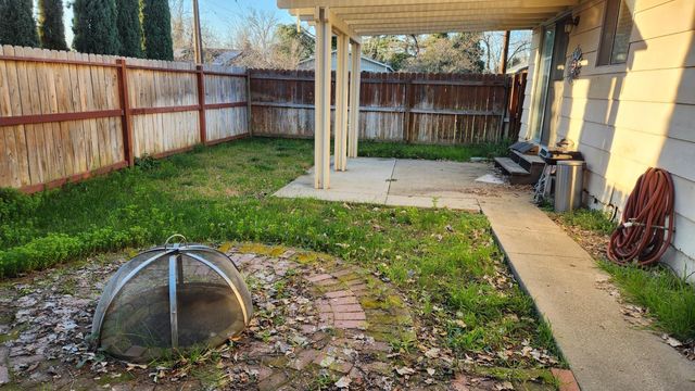 2786 Oak St, Anderson, CA 96077