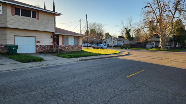 2786 Oak St, Anderson, CA 96077