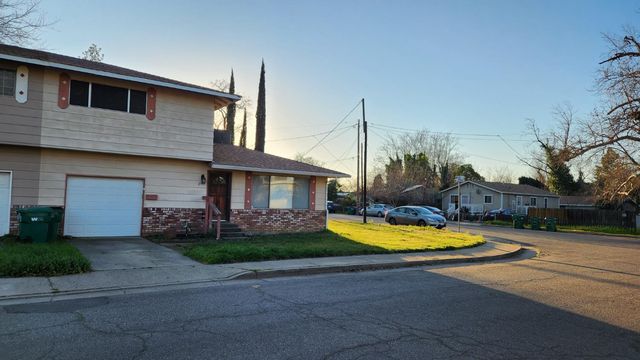 2786 Oak St, Anderson, CA 96077
