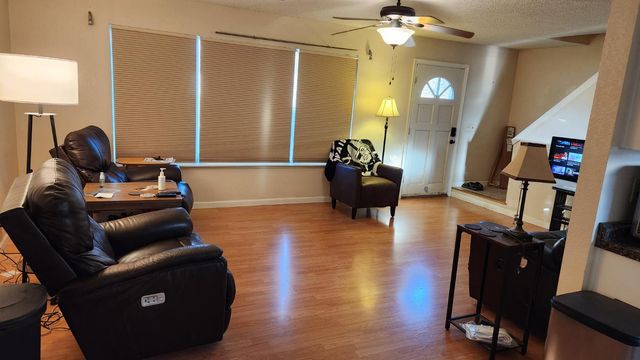 2786 Oak St, Anderson, CA 96077