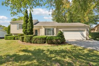 377 Briar COURT, Pewaukee, WI 53072