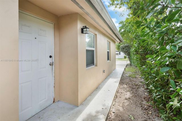 219 NW 7th Ct 2, Hallandale Beach, FL 33009