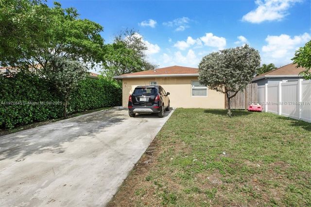 219 NW 7th Ct 2, Hallandale Beach, FL 33009
