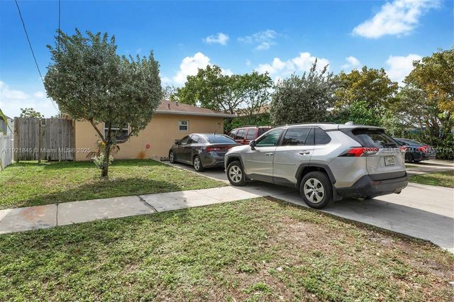 219 NW 7th Ct 2, Hallandale Beach, FL 33009