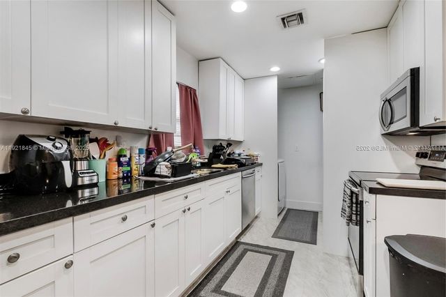 219 NW 7th Ct 2, Hallandale Beach, FL 33009