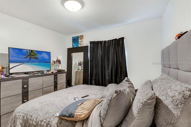 219 NW 7th Ct 2, Hallandale Beach, FL 33009