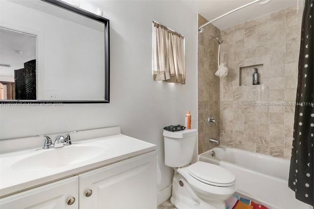 219 NW 7th Ct 2, Hallandale Beach, FL 33009