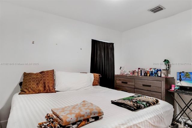 219 NW 7th Ct 2, Hallandale Beach, FL 33009