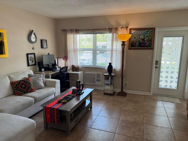 2160 NE 56th Court 107, Fort Lauderdale, FL 33308