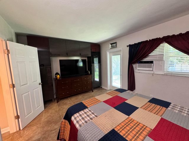 2160 NE 56th Court 107, Fort Lauderdale, FL 33308