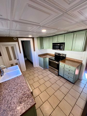 1129 16th Avenue E, Hibbing, MN 55746