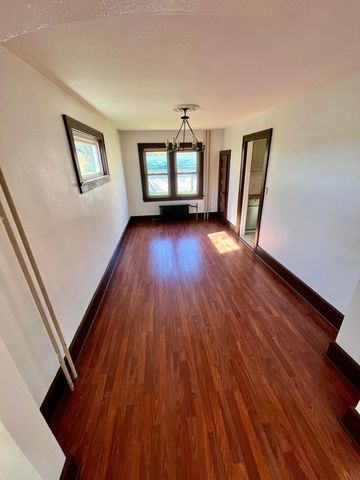 1129 16th Avenue E, Hibbing, MN 55746