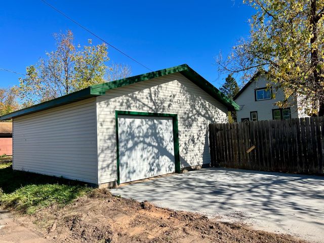 1129 16th Avenue E, Hibbing, MN 55746