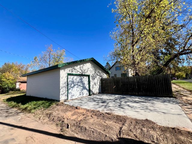 1129 16th Avenue E, Hibbing, MN 55746