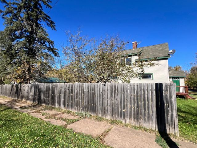 1129 16th Avenue E, Hibbing, MN 55746