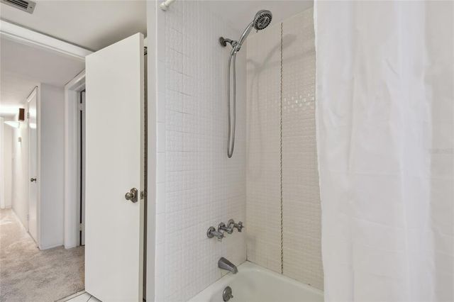1001 EDEN ISLE DRIVE NE 1, St Petersburg, FL 33704