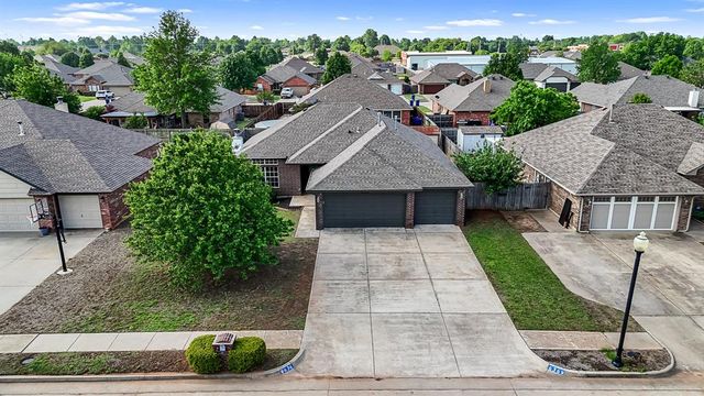 636 Hunters Way, Mustang, OK 73064