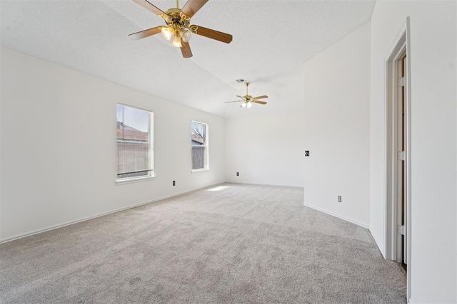 636 Hunters Way, Mustang, OK 73064
