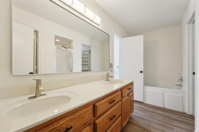 636 Hunters Way, Mustang, OK 73064