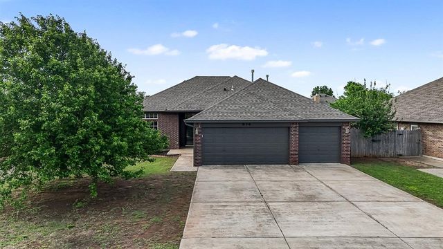 636 Hunters Way, Mustang, OK 73064