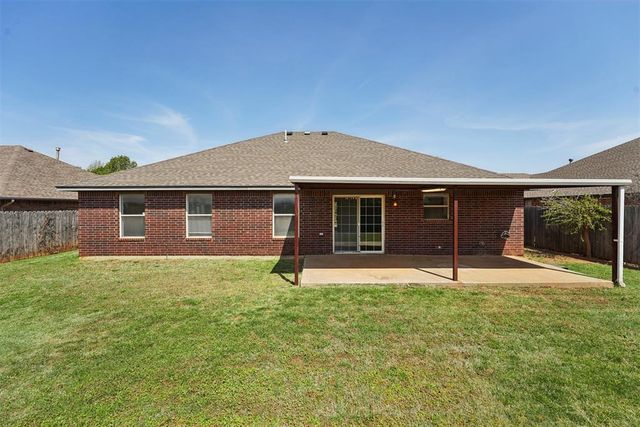 636 Hunters Way, Mustang, OK 73064