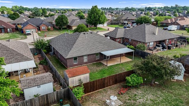 636 Hunters Way, Mustang, OK 73064