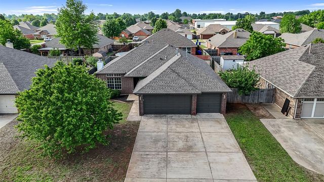 636 Hunters Way, Mustang, OK 73064