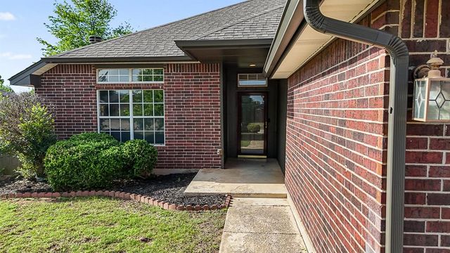 636 Hunters Way, Mustang, OK 73064