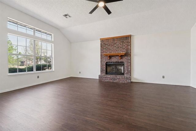 636 Hunters Way, Mustang, OK 73064
