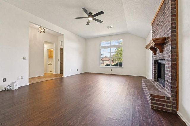 636 Hunters Way, Mustang, OK 73064