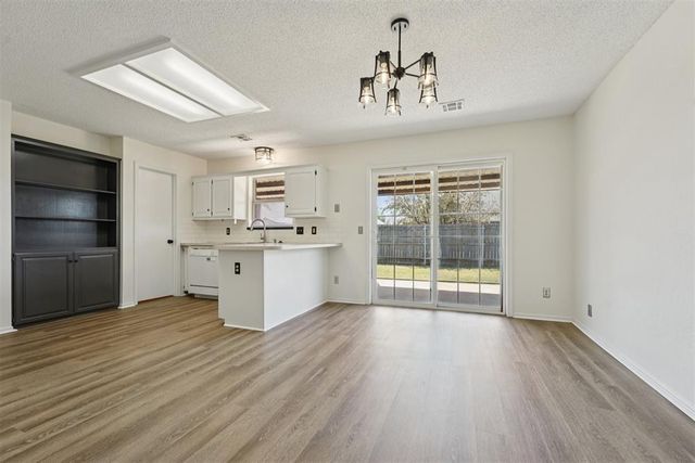 636 Hunters Way, Mustang, OK 73064
