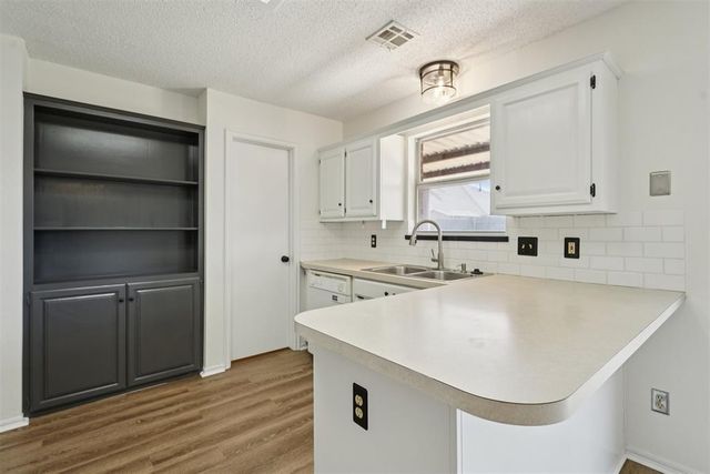 636 Hunters Way, Mustang, OK 73064
