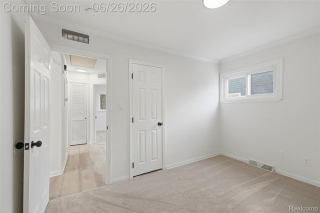 27320 Delton Street, Madison Heights, MI 48071