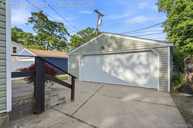 27320 Delton Street, Madison Heights, MI 48071