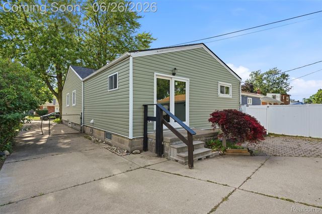 27320 Delton Street, Madison Heights, MI 48071